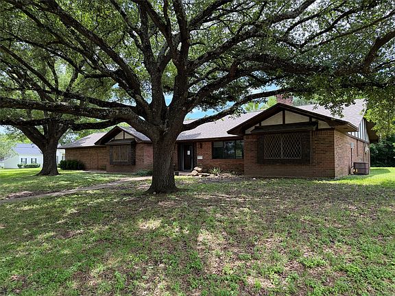 4th image of 803 Val Verde Pl