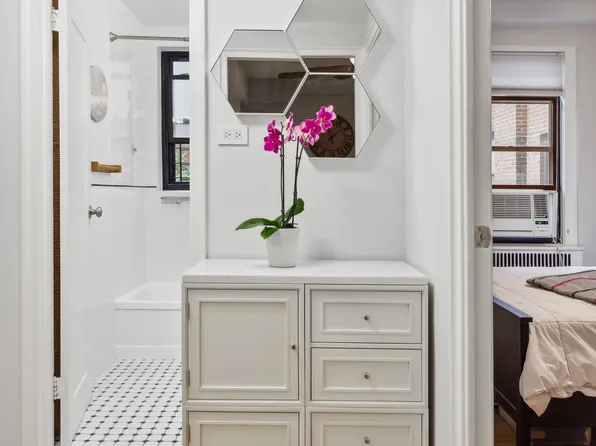 60 Park Terrace West image 8 of 19