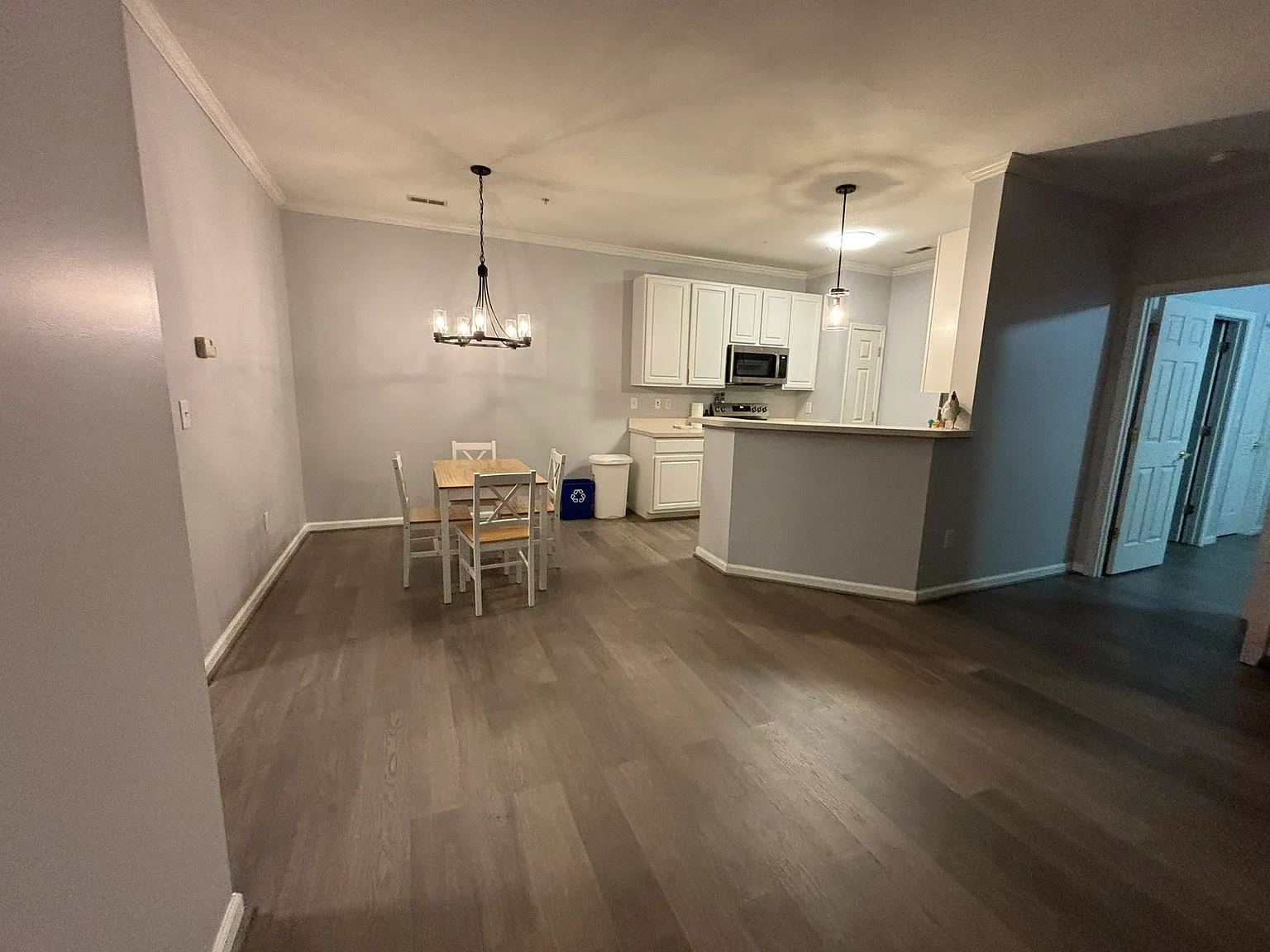 3 bed, 1152 sqft, $2,100 — Photo 2