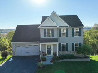 385 Riviera St, Mount Wolf, PA 17347