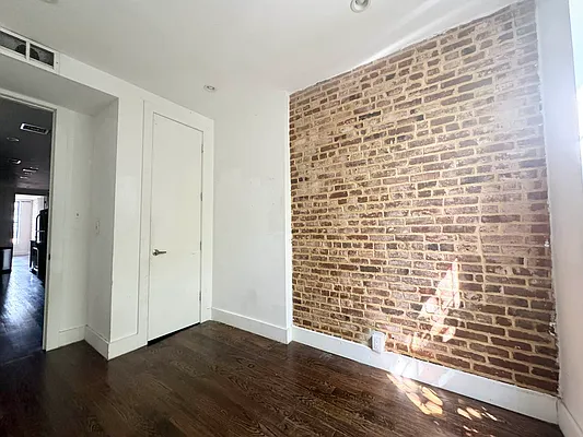 Rented by Pear NYC LLC | media 22