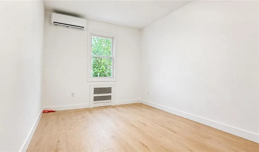 3 bed, 2.0 bath, 1100 sqft, $3,450 — Photo 4