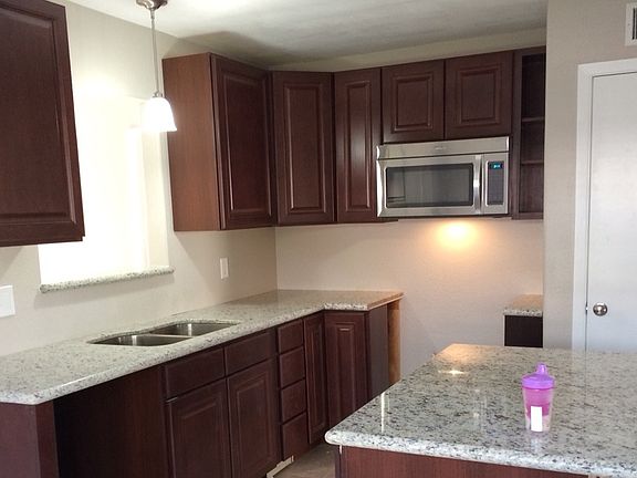 Brand new kitchen cabinets, granite, & stainless steel appli