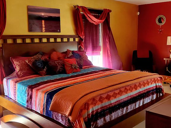 Master Bedroom King Size Bed