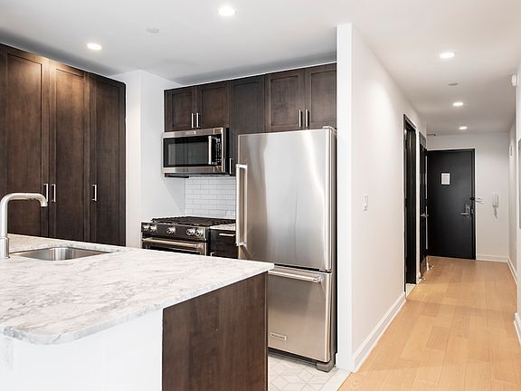 4th image of 21 W End Ave APT 1210