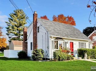 92 Sherwood Rd, Dumont, NJ 07628