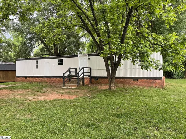103 Millbank Rd, Wellford, SC 29385