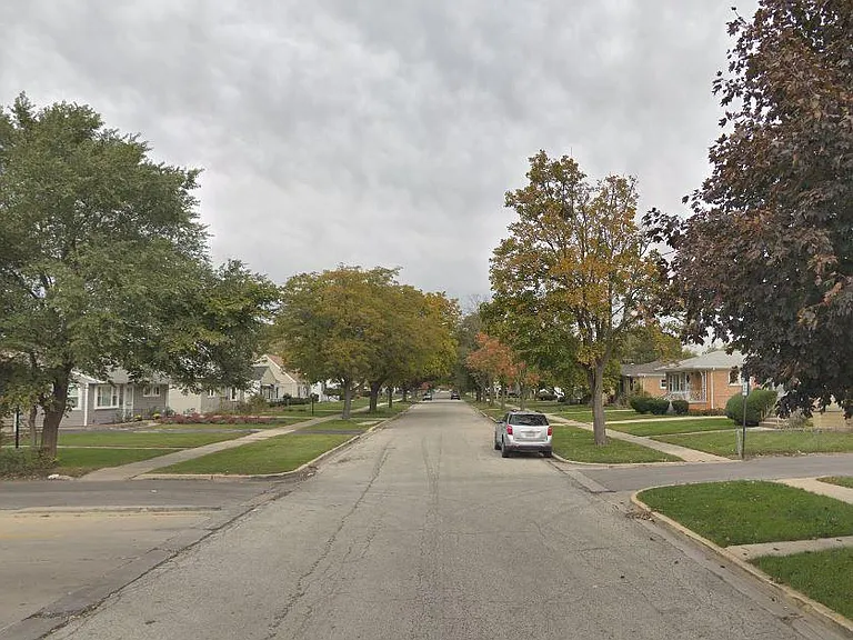1107 W Cermak Rd #6 — Photo 2