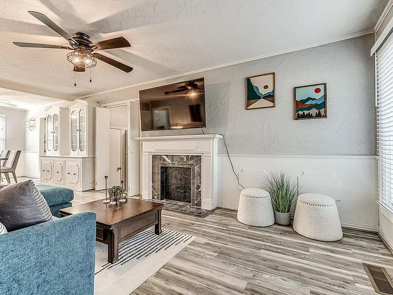 2912 W Fairfield Ave — Photo 5