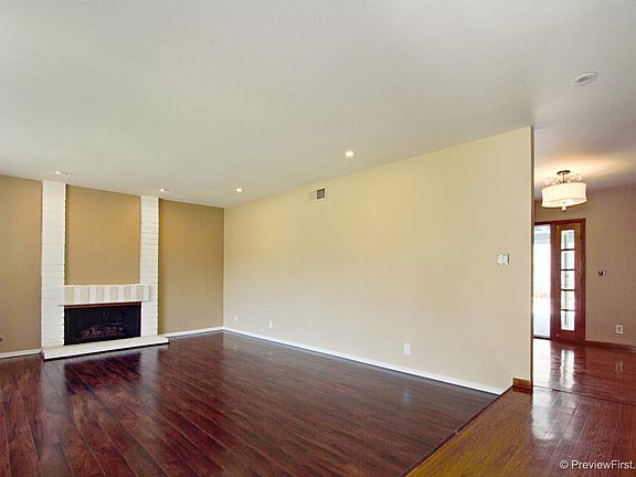 2nd image of 546 Mesa Dr