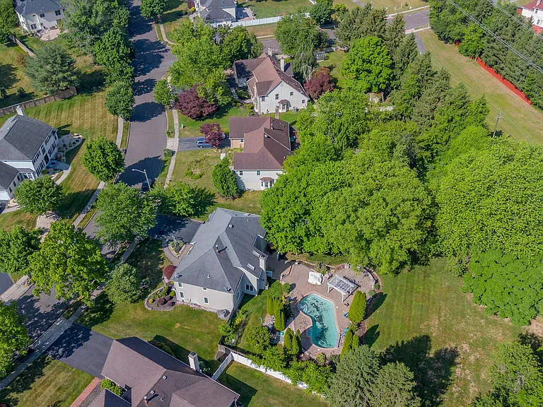 61 Amherst Way — Photo 63