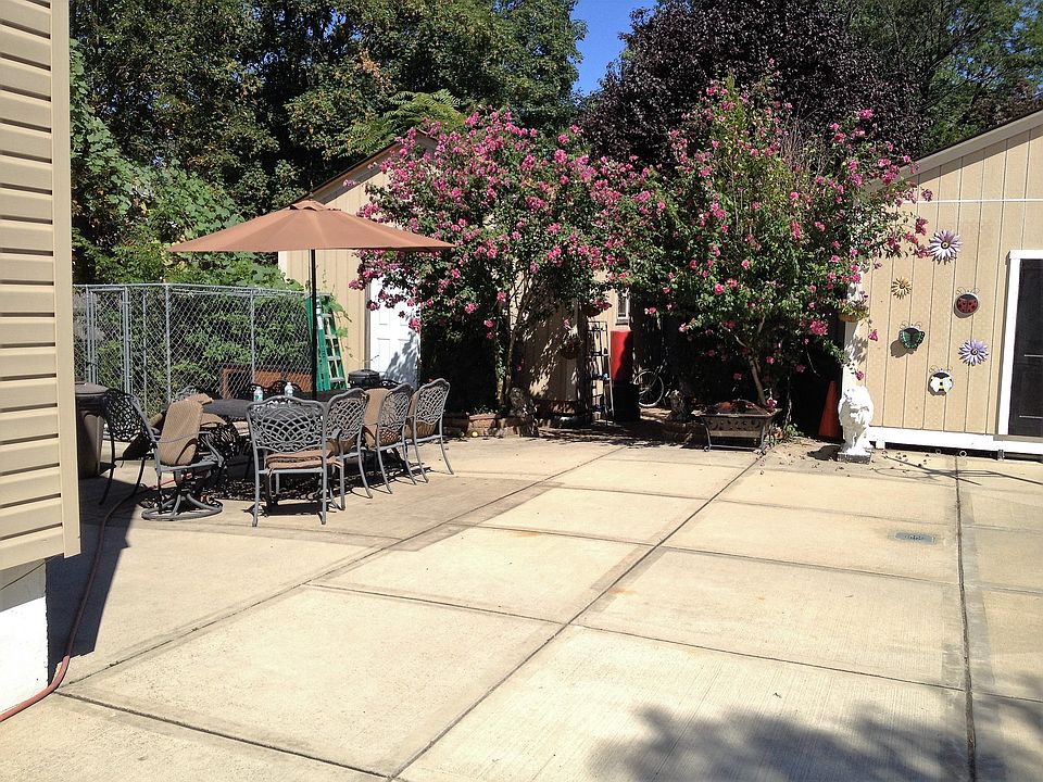1st image of 21515 104th Ave