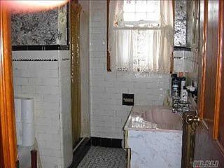 5th image of 174 Fairlawn Ave