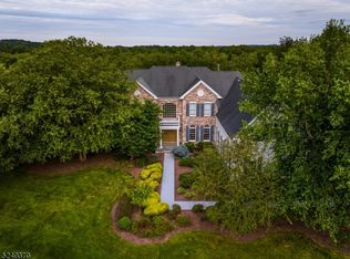 92 Canterbury Way, Basking Ridge, NJ 07920