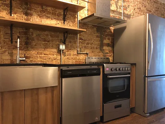Rented by Premier Metro Realty Corp | media 2