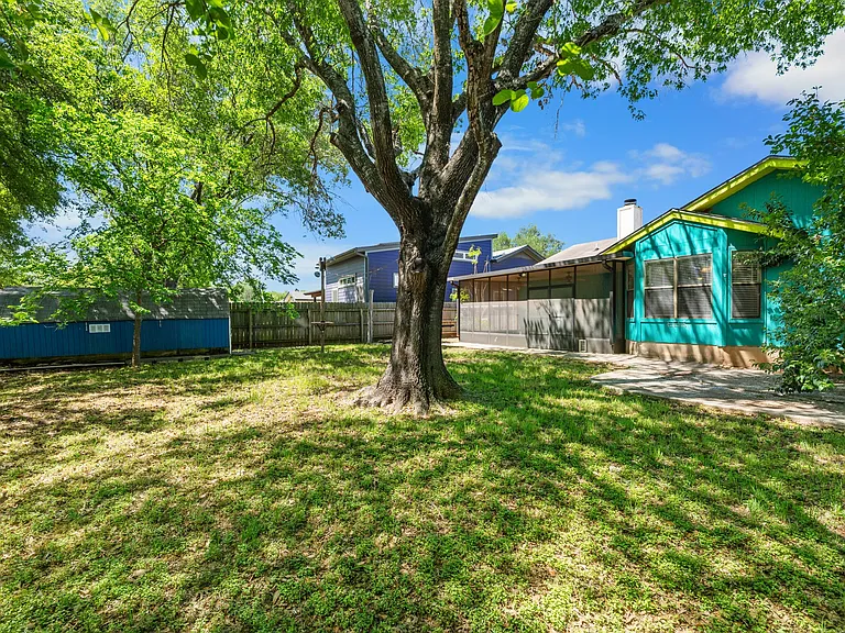 7501 Whistlestop Dr — Photo 23
