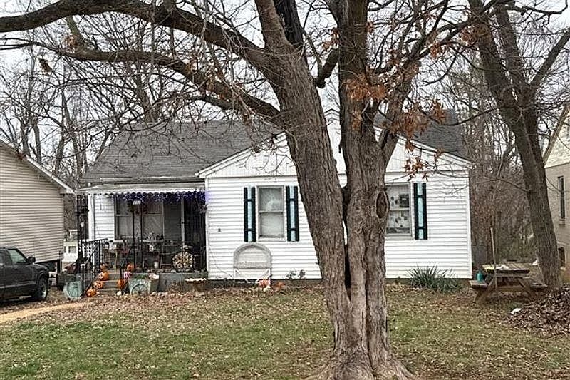 1st image of 412 Lincoln Dr