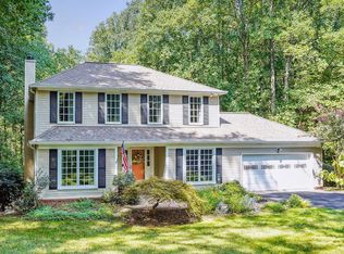 1090 Loran Ct, Great Falls, VA 22066