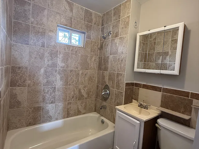 3264 Emery St — Photo 10