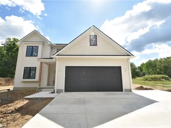 211 Ashwood Lndg, Hubbard, OH 44425
