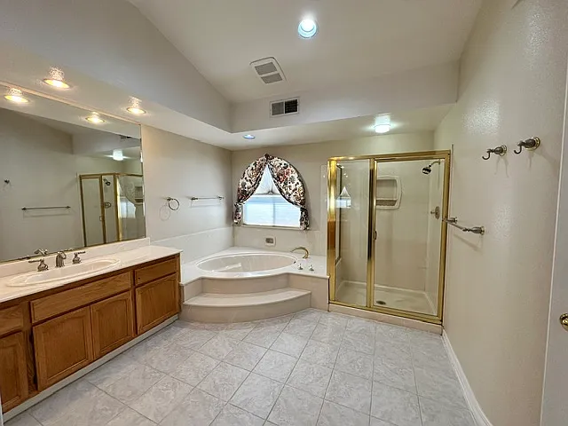 353 Silverlake Ct — Photo 17