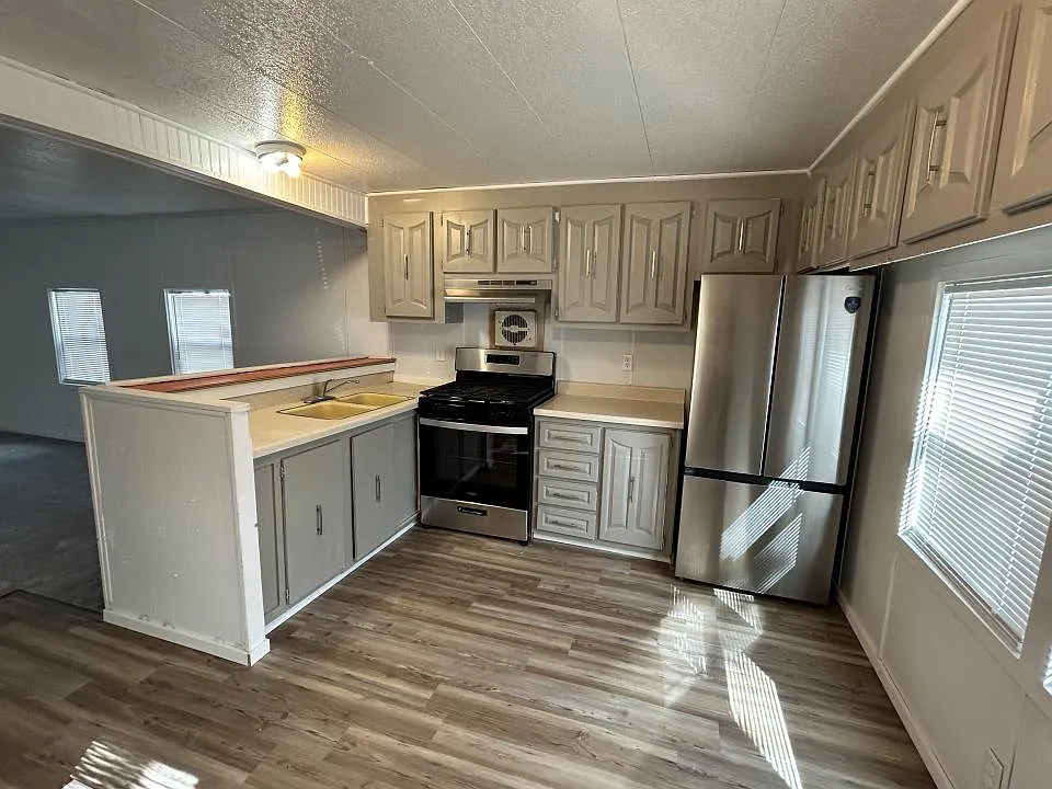2 bed, 1.0 bath, $1,195 — Photo 4