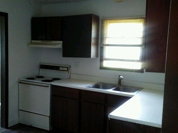 3rd image of 406 W Randolph St APT B