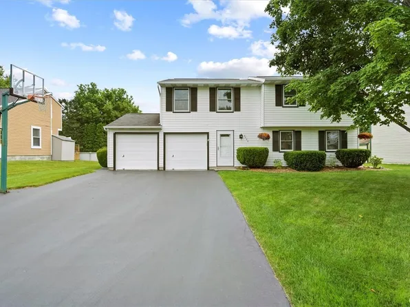 3720 Inclination Dr, Baldwinsville, NY 13027