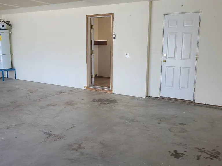 1349 E Greens Loop — Photo 36