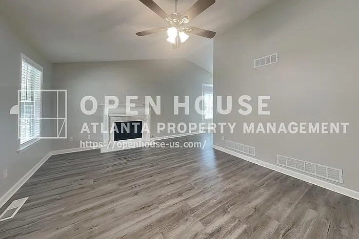336 Paradise Cir — Photo 3