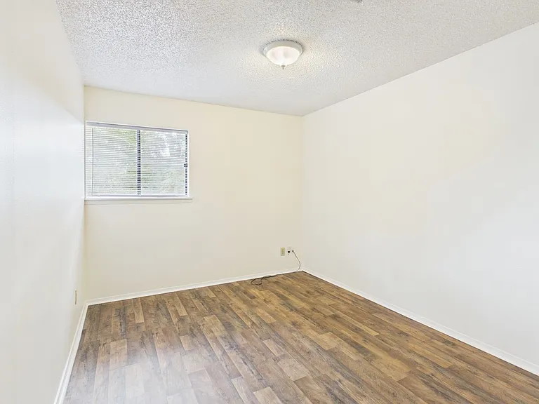 200 Buttercup Dr #201 — Photo 3
