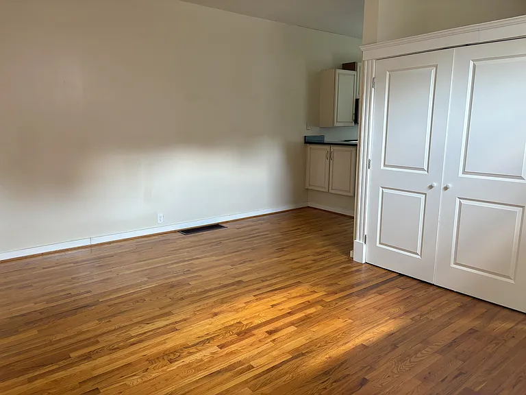 2315 Vine St #1 — Photo 8