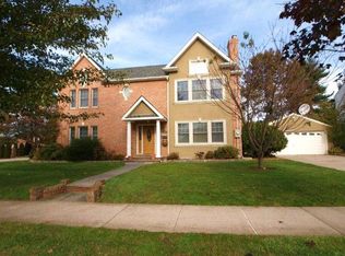 200 Primrose Rd, Williston Park, NY 11596