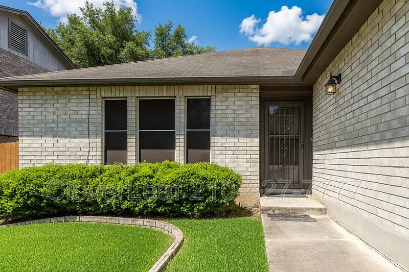 3 bed, 2.0 bath, 1641 sqft, $1,729 — Photo 3