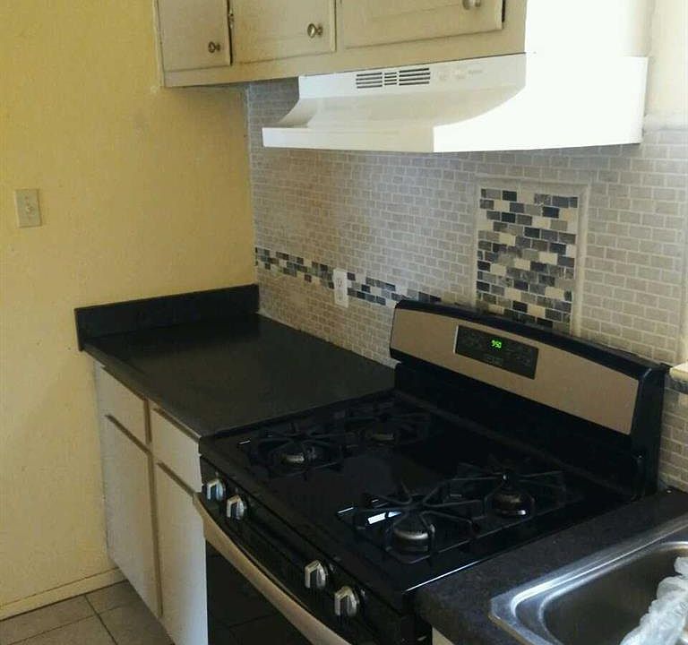1st image of 1436 Cloverdale Dr