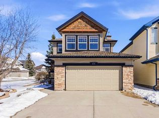 101 W Cougarstone Mnr SW, Calgary, AB T3H5N5