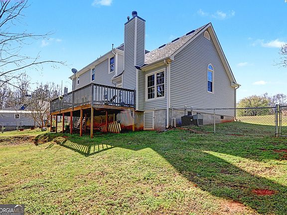 4th image of 285 Creekside Way