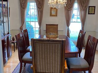 9303 Robnel Pl, Vienna, VA 22182