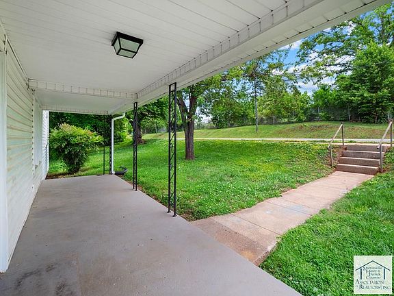 3rd image of 717 Field Ave
