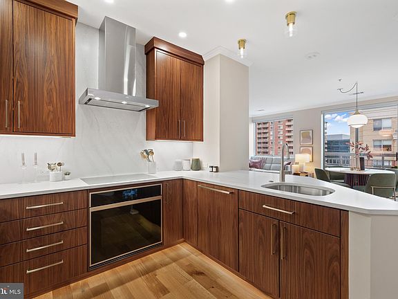 5th image of 3830 9th St N #Penthouse 3