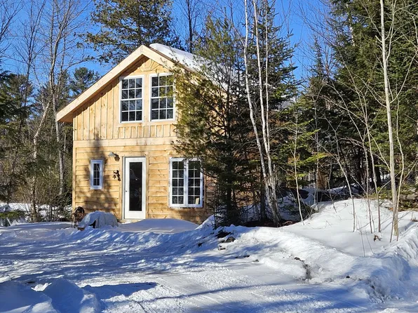 512 Temple Road, Farmington, ME 04938