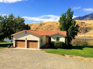 749 Riverside Dr, Pateros, WA 98846