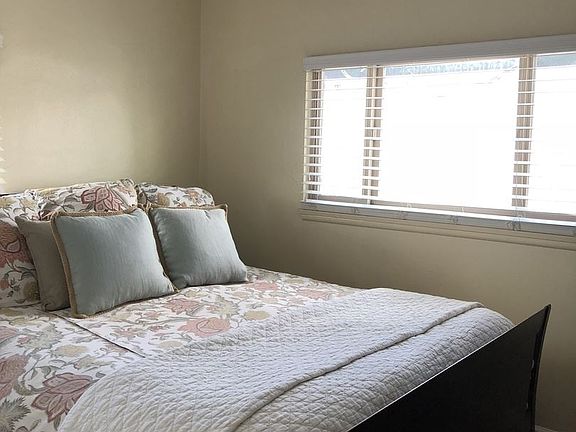 4th image of 1014 A Ave APT B