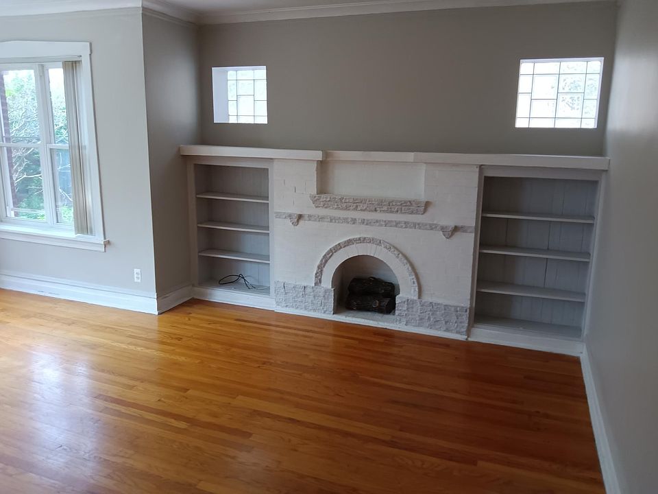 1st image of 4735 N Washtenaw Ave APT 3