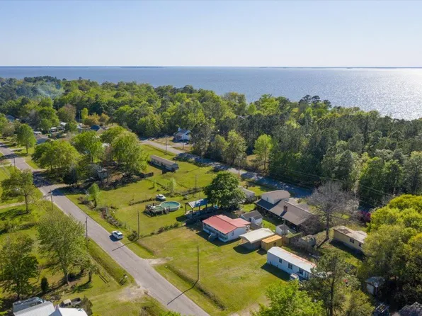 151 Dawsey Dr, Bonneau, SC 29431