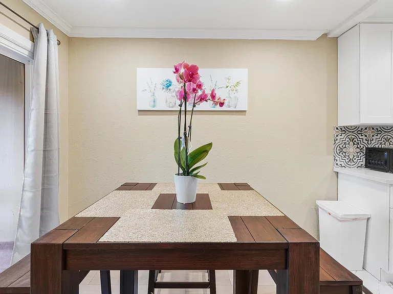 888 Golden Saratoga-Cupertino Apartment Homes — Photo 13
