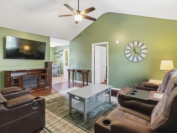 3rd image of 264 Gentry Dr