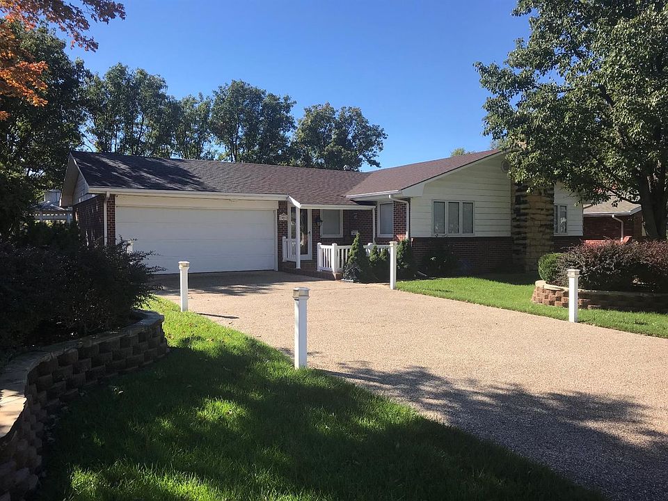 1st image of 401 Pembroke Ln