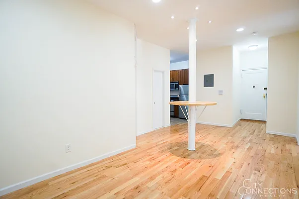 Rented by City Connections Realty | media 19