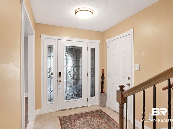 5th image of 100 Moore Cir